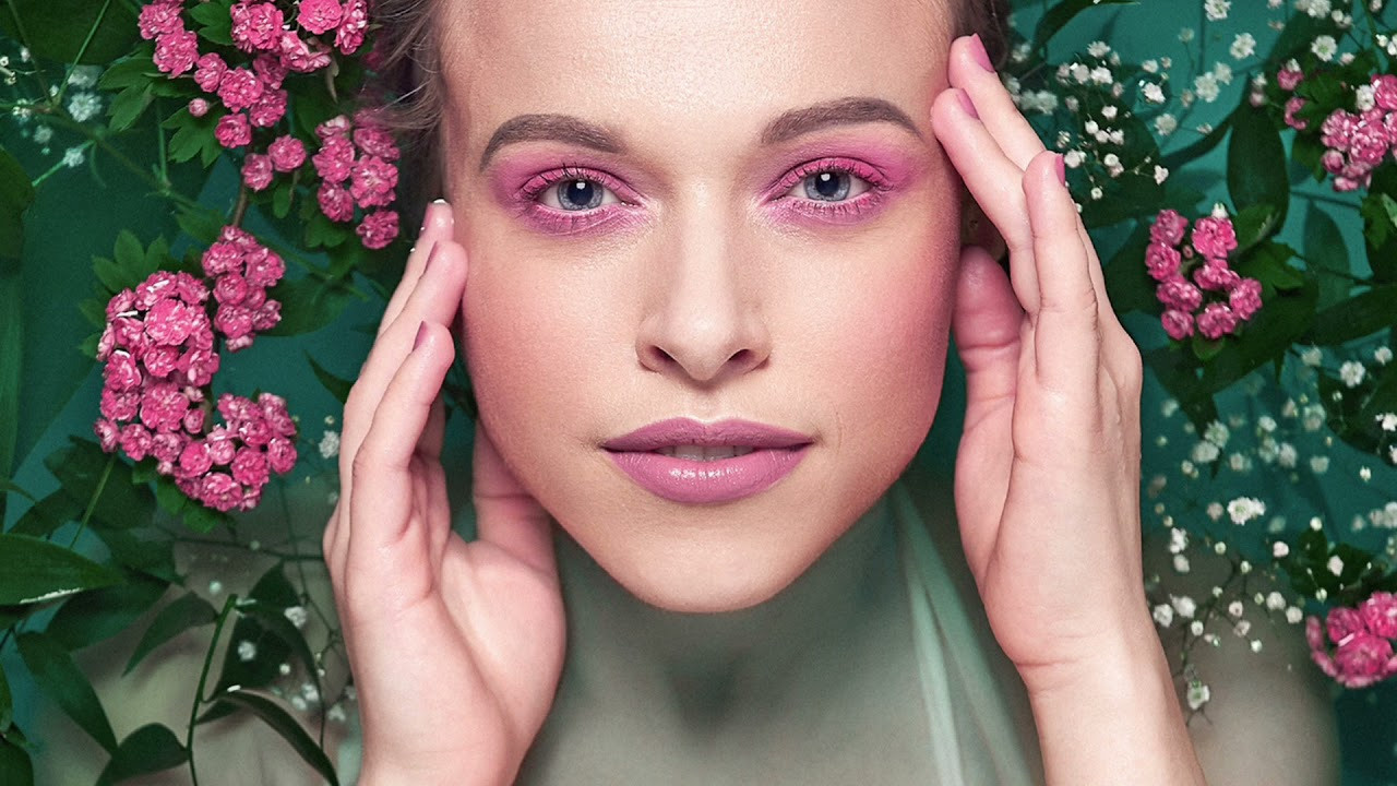 Photoshoot in a bath with milk and flowers. Calgary wedding photographer. Andrii Bielikov