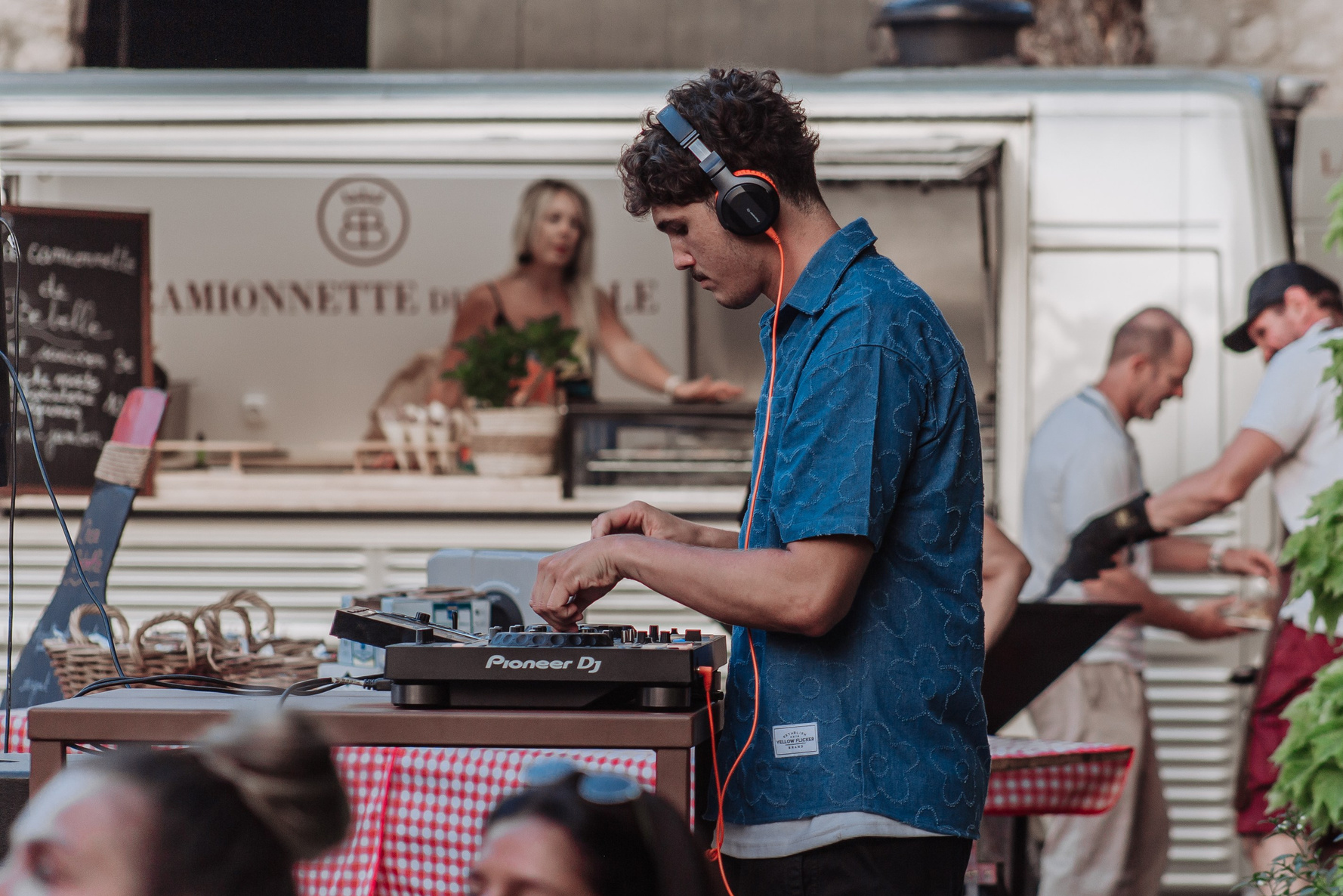 Photographe Professionnel à Poitiers, Vienne et Tours – Corporate, Reportage et Immobilier. Photographe professionnelle à Poitiers, Tours et Châtellerault | Studio photo entre Poitiers et Tours – portraits, familles, entreprises, ma